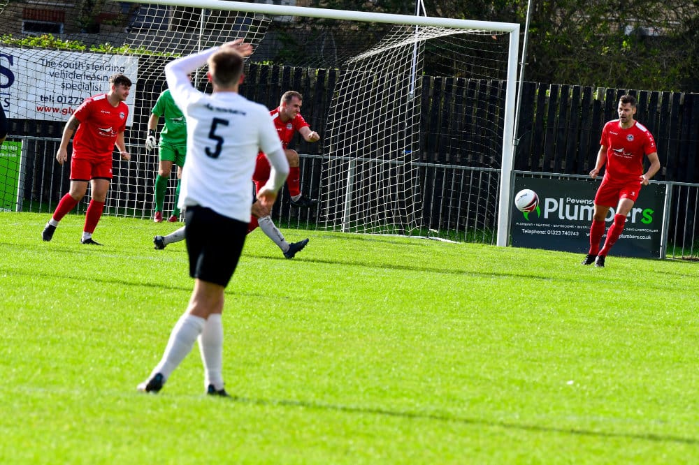 Eastbourne Utd v CDG 01/10/2022